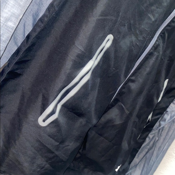 Under armor lightweight windbreaker - Picture 2 of 5